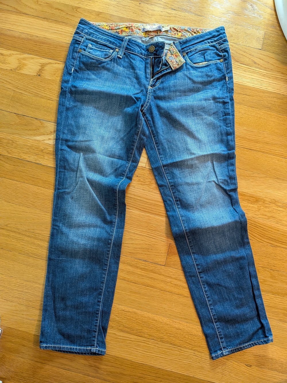 Straight-Leg Women’s Jean Capris in Classic Blue Wash